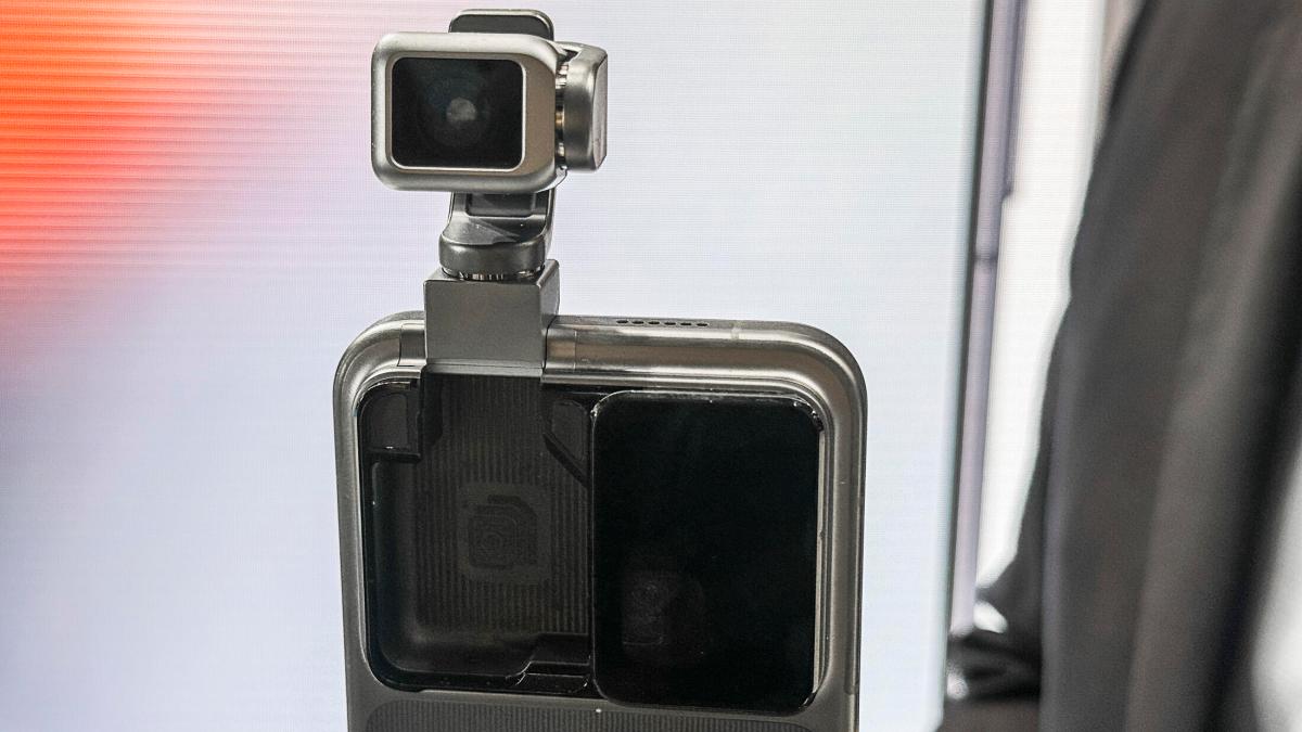 A phone created by Honor for content creators allows a camera to pop out and keep the creator as the focus of the video.