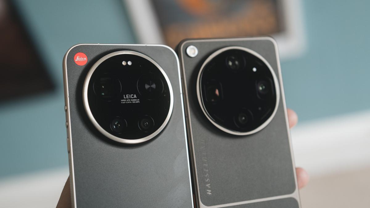 Image of two Oppo phones